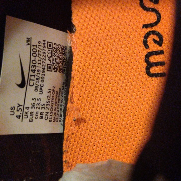 Nike Renew Orange & Black NWOB Size 4.5 Youth - Picture 5 of 5